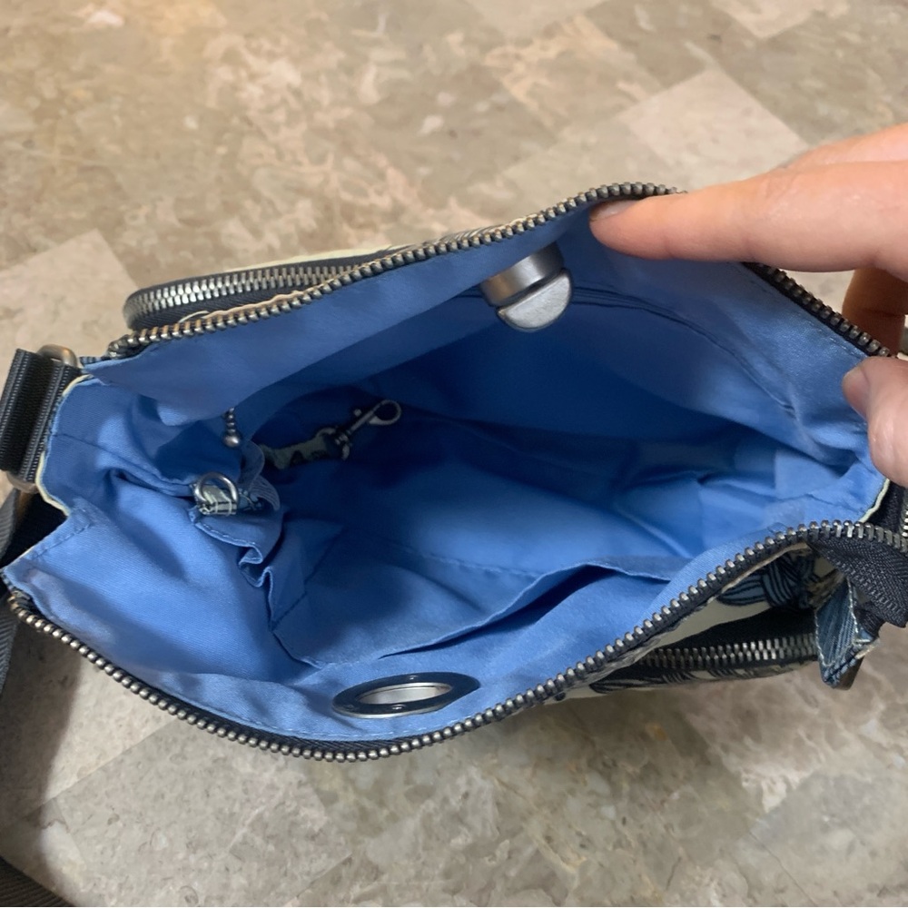 Baggallini Floral Crossbody Bag Turn Lock Purse Anywhere Everywhere Blue Cream! - Picture 11 of 16